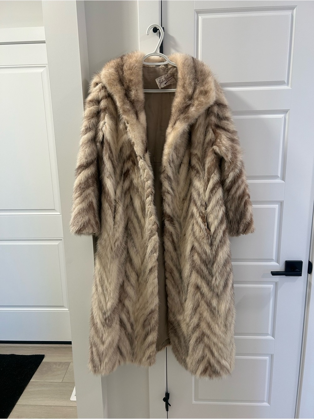 Vintage Full-Length Fur Coat in Blonde Taupe - Picture 1 of 6